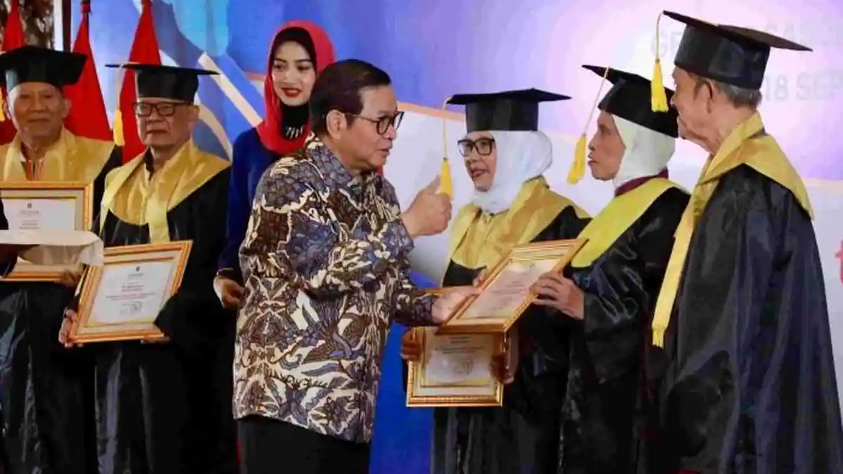 Pramono Anung Kaget Ada Siswi Berusia 87 Tahun