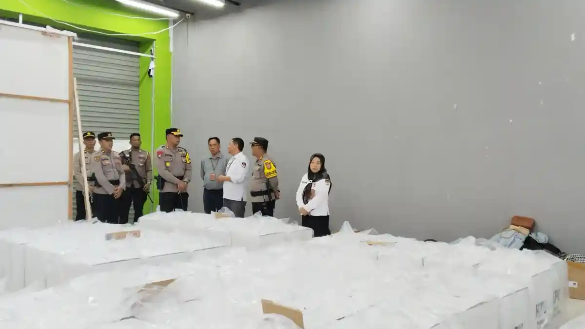 H-9 Jelang Pemilu 2024, Kapolres Poso Tinjau Gudang Logistik