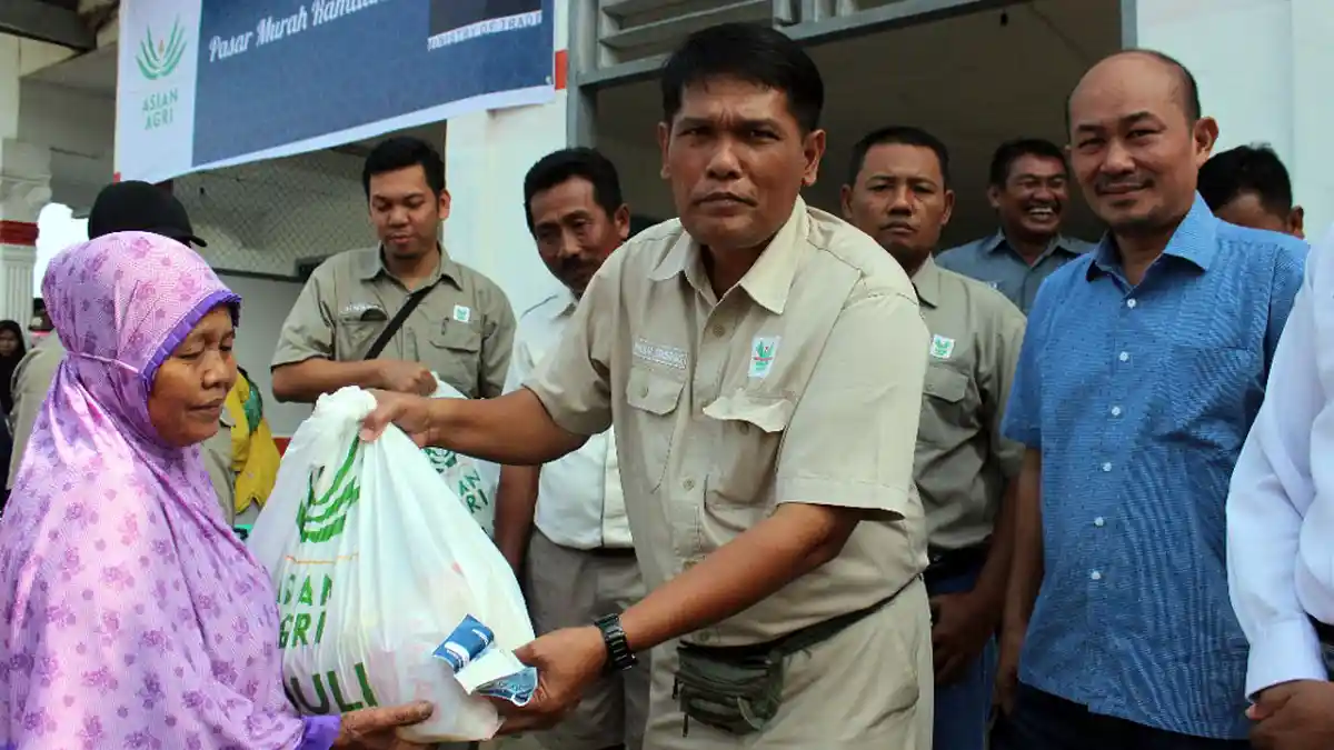 Asian Agri Salurkan 5 Ribu Paket Sembako Murah