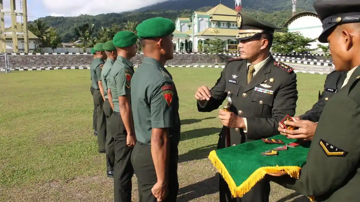 Menjelang HUT TNI, 142 Prajurit Batalyon Komposit 1/Gardapati Naik Pangkat