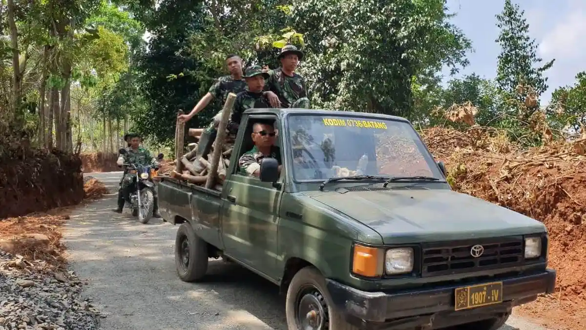 Cerita Ketika Dandim Batang Tidak Kendarai Tank, Tapi Mobil Bak Terbuka Bermuatan Kayu