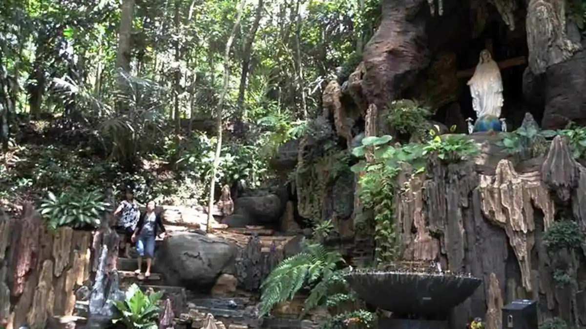 Gua Maria Padang Bulan Pringsewu, bak Lourdes Perancis