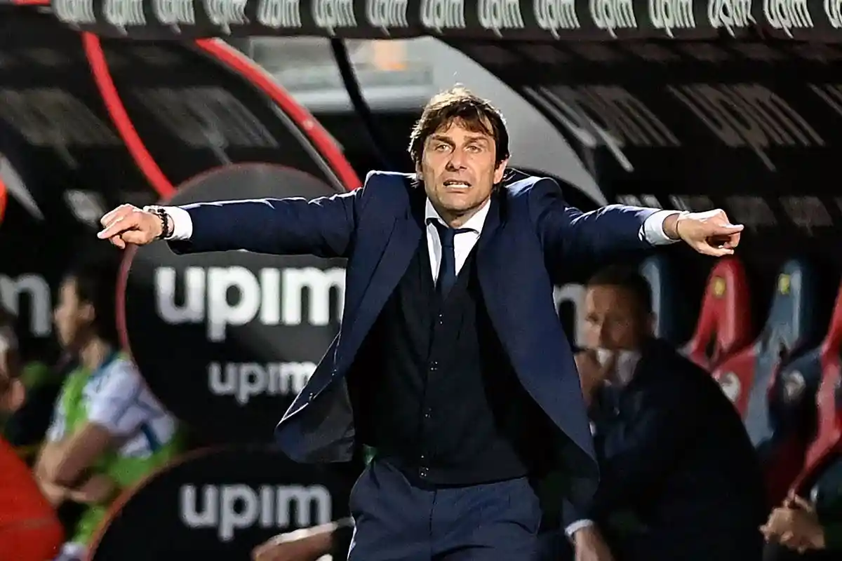 Antonio Conte Makin Dekat dengan Napoli, tapi dalam Situasi Rumit