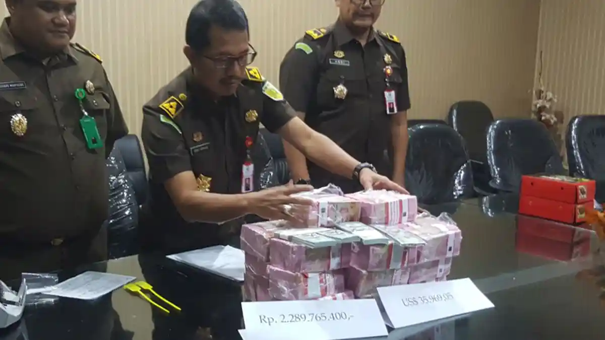 Tersangka Kasus Korupsi ini Kembalikan Uang Rp 4,4 M dan USD 203.630