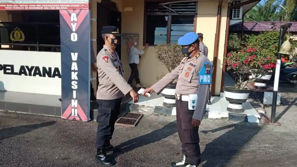 Masih Pandemi, Provos Polsek Kualuh Hulu Cek Prokes Personel dan ASN