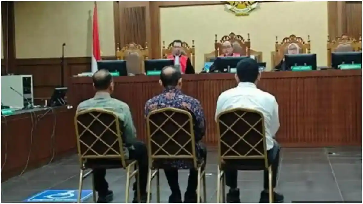Sidang 3 Pejabat Bea Cukai Diduga Terima Suap Rp63,5 Miliar, Bos PT Blueray Cargo Ngaku Ditekan - Tribunbatam.id