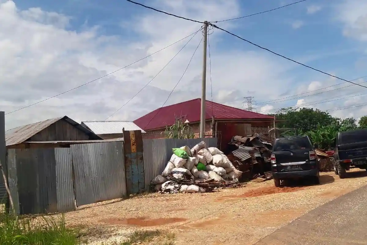 Setiap Minggu Ketua RT Bagi-bagi Uang dari Pengolahan BBM Ilegal di Jambi, Diduga Milik Aparat