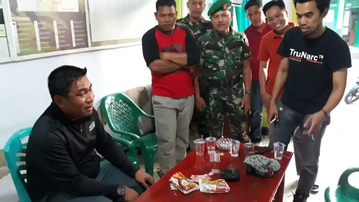 Anggota Intel Kodim 1418 Mamuju Gagalkan Pengiriman Paket Sabu-sabu