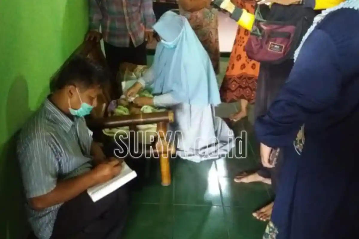 Takmir di Madiun Ini Temukan Bayi Perempuan di Depan Pintu Masjid, Begini Kondisinya