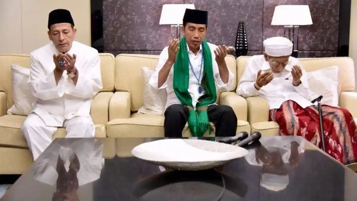 Meski Dihina di Media Sosial,  Habib Lutfhi Tetap Menganggap Saudara dan Beri Hadiah Ini Ke Pelaku!