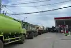 Antrean-truk-isi-BBM-Solar-1752026.jpg