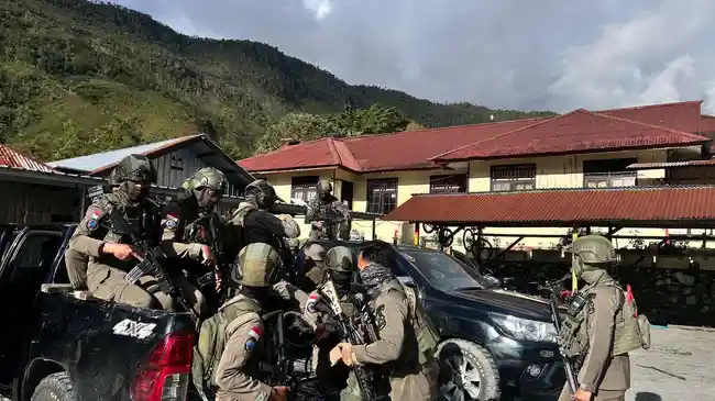 Lumpuhkan DPO Pembunuh Prajurit TNI, Satgas Damai Cartenz Tembak Mati Anggota KKB di Puncak Jaya