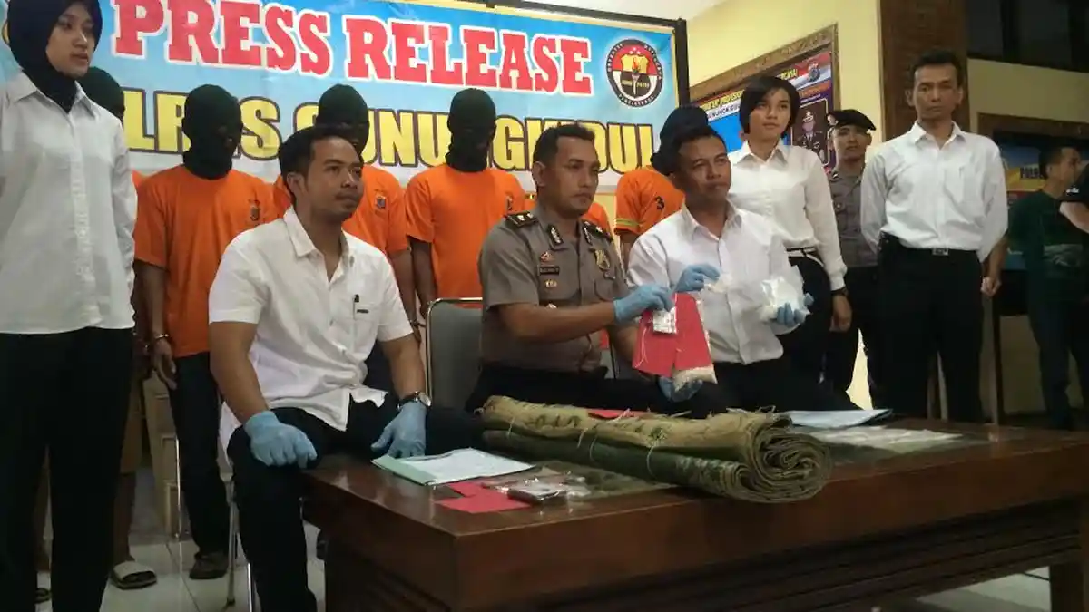 Polres Gunungkidul Tangkap Tiga Pemuda saat Pesta Pil Koplo