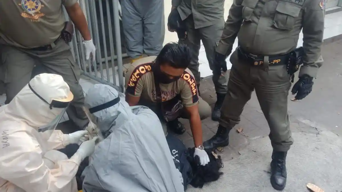 Pria ODGJ Mengamuk Tak Terkendali di Tegal Harum Denpasar, Diamankan Lalu Jalani Rapid Test