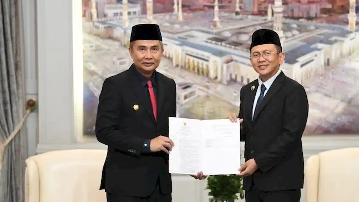 Bey Machmudin Serahkan Keputusan Mendagri Perpanjangan Pj Bupati Bekasi