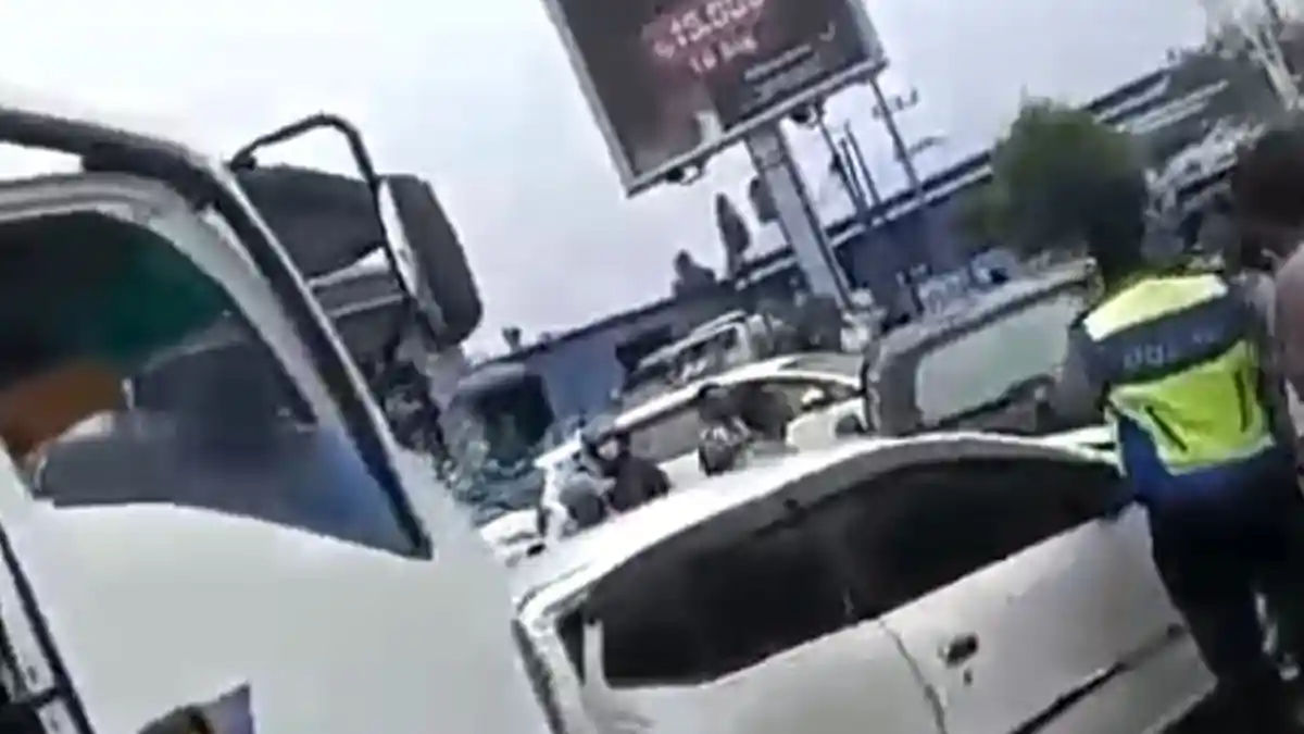 Kecelakaan Melibatkan Dua Mobil, Tiga Motor di Pontianak, Enam Alami Luka,