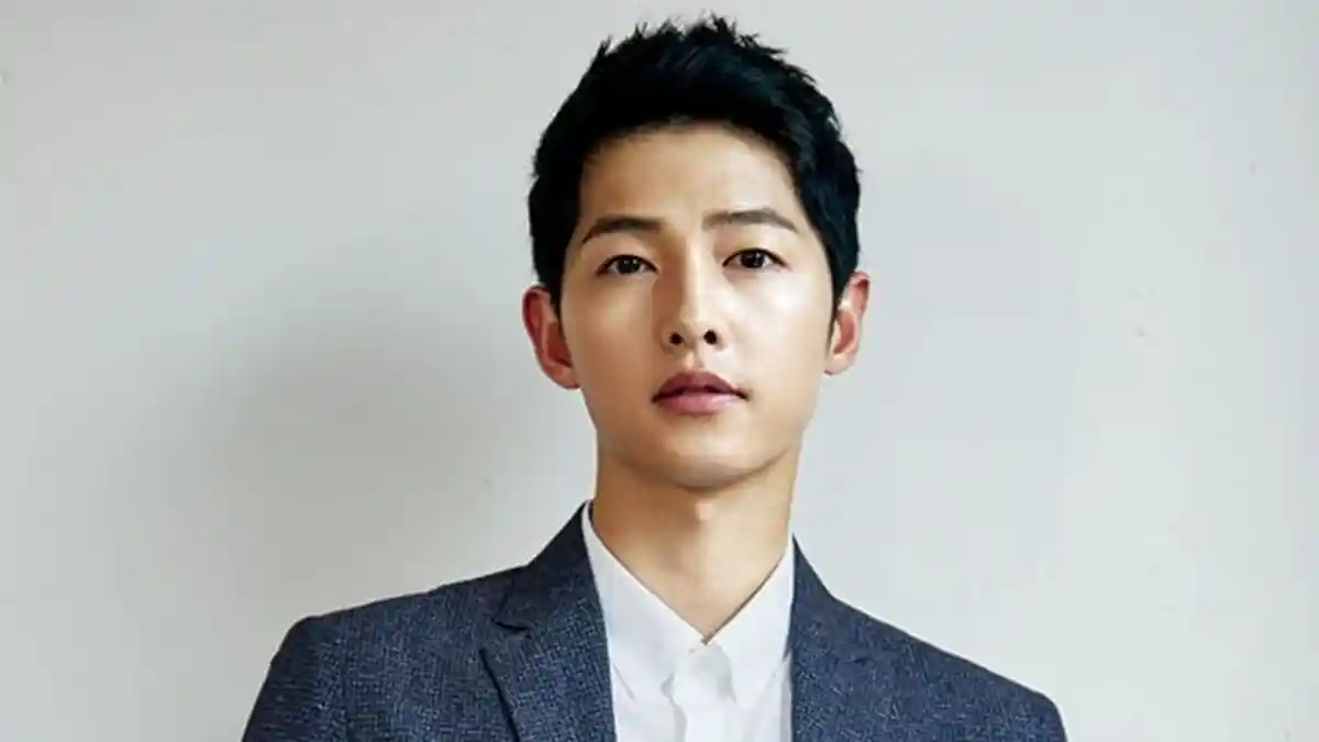 Digosipkan Pacaran dengan Pengacara, Song Joong Ki Akan Laporkan Penyebar Rumor Tentang Dirinya