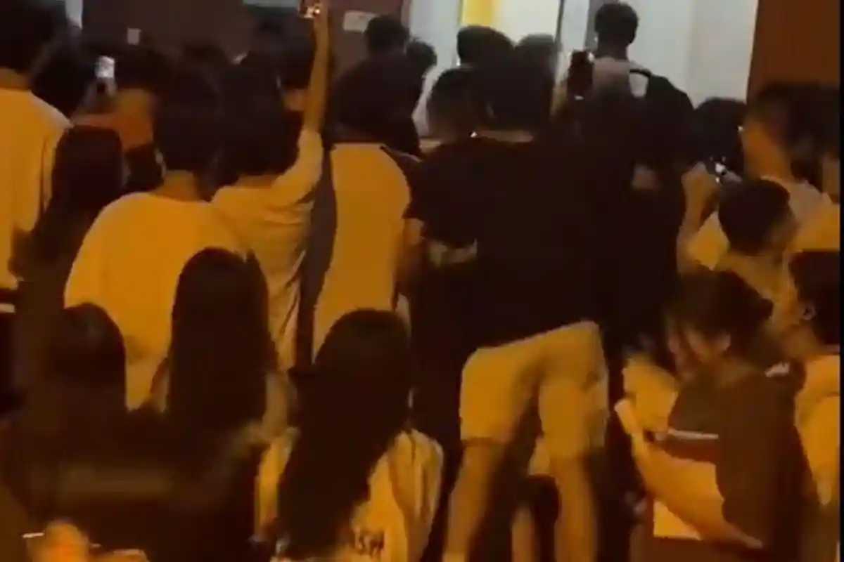 Asyik Mesum di Toilet Kampus, Muda Mudi Ini tak Sadar Jadi Tontonan Gratis, Endingnya Bikin Malu