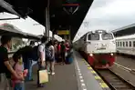 kereta-api-di-cirebon.jpg