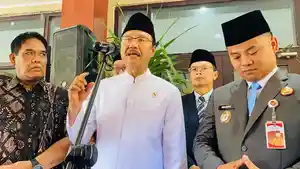 BERI-KETERANGAN-Menteri-Sosial-RI-Saifullah-Yusuf.jpg