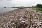 SAMPAH-MENGGUNUNG-DI-PANDEGLANG.jpg