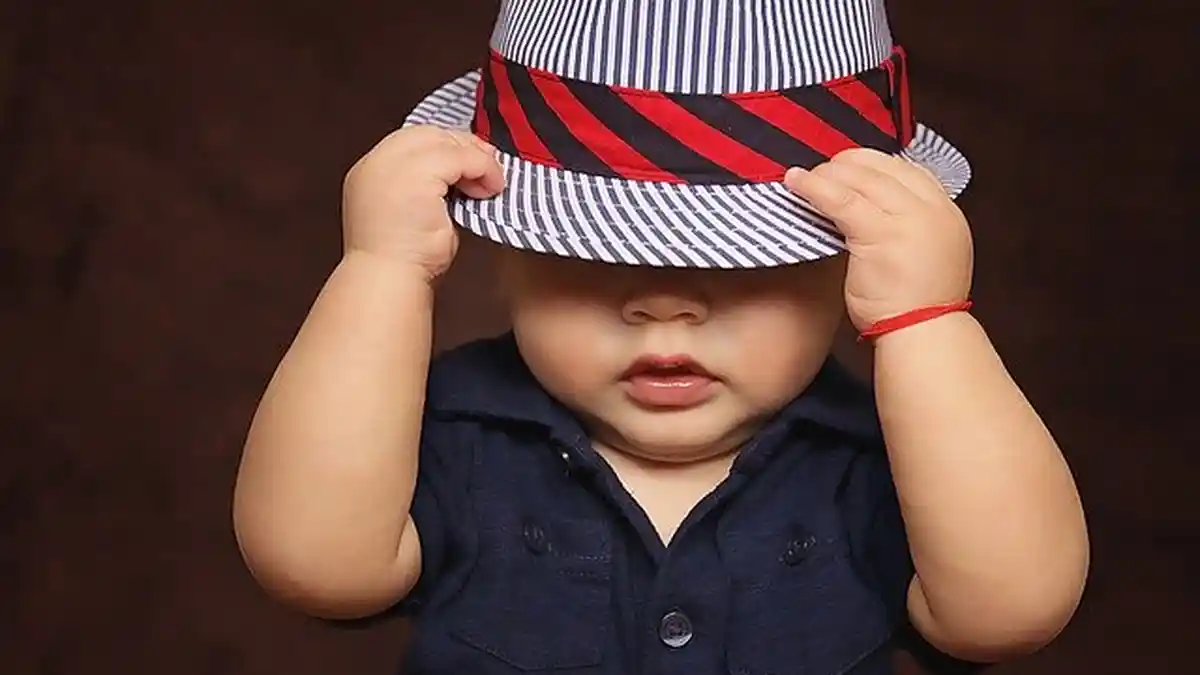 Suka Mengajak Bayi Nonton di Bioskop ? Ini Risiko yang Bisa Terjadi Pada Si Kecil