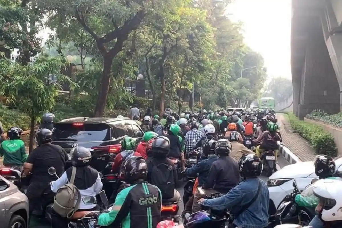 Terjebak Macet Berjam-jam di Gatot Subroto, Rusdi Terpaksa Matikan Mesin Mobil Kantor Takut Rusak
