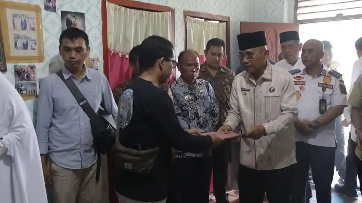Bupati Simalungun Anton Saragih Melayat ke Rumah Duka, 5 Warganya Jadi Korban Bus ALS
