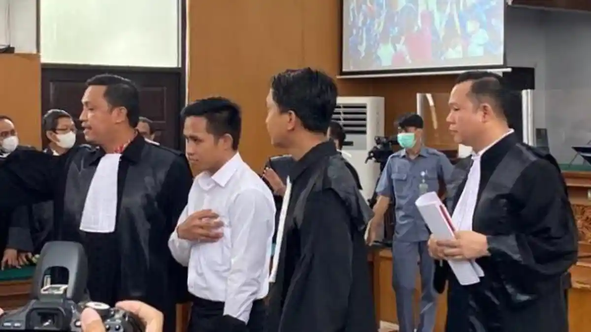 Air Mata Penyesalan Bharada E saat Membacakan Permohonan Maaf telah Menembak Brigadir J