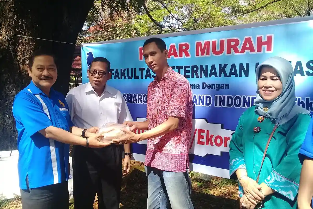 Ayam Potong di Pasar Murah Fakultas Peternakan Unhas Hanya Rp 25 Ribu