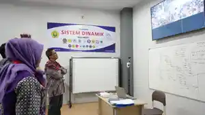 Rektor-Unej-pantau-UTBK.jpg