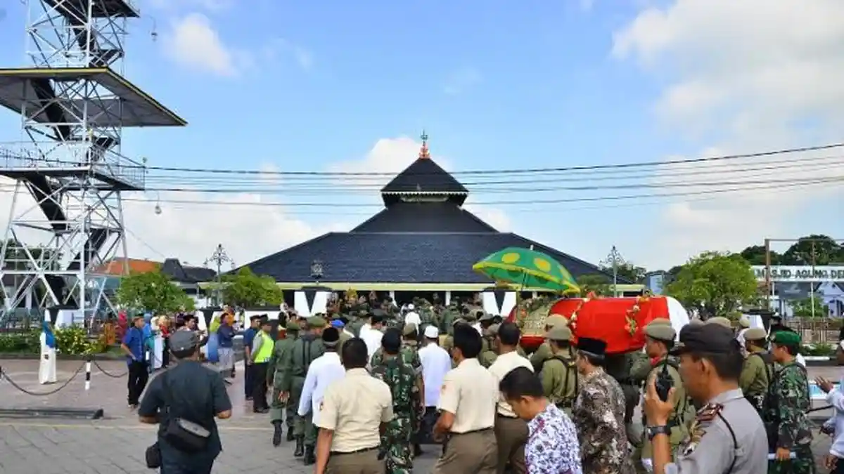 Bupati Kiai, Dachirin Said Layak Dimakamkan Bersama Raja-raja Demak - pemakaman-bupati-demak_20160214_140141.jpg