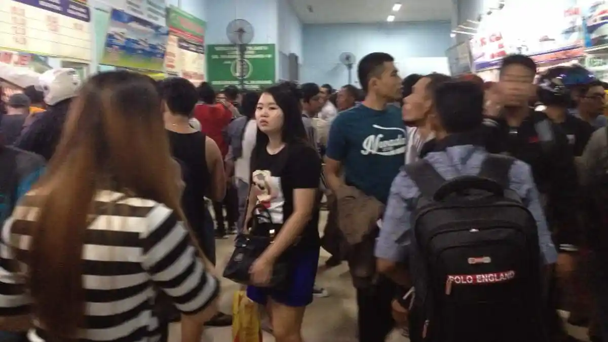 Tiket Kapal Semua Rute Ludes, Begini Ekspresi Kecewa Calon Penumpang