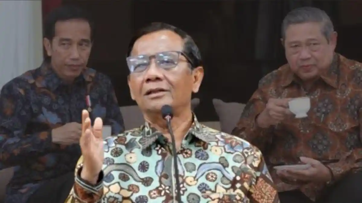 Reaksi DPR RI Saat Cucu Mahfud MD Keracunan MBG