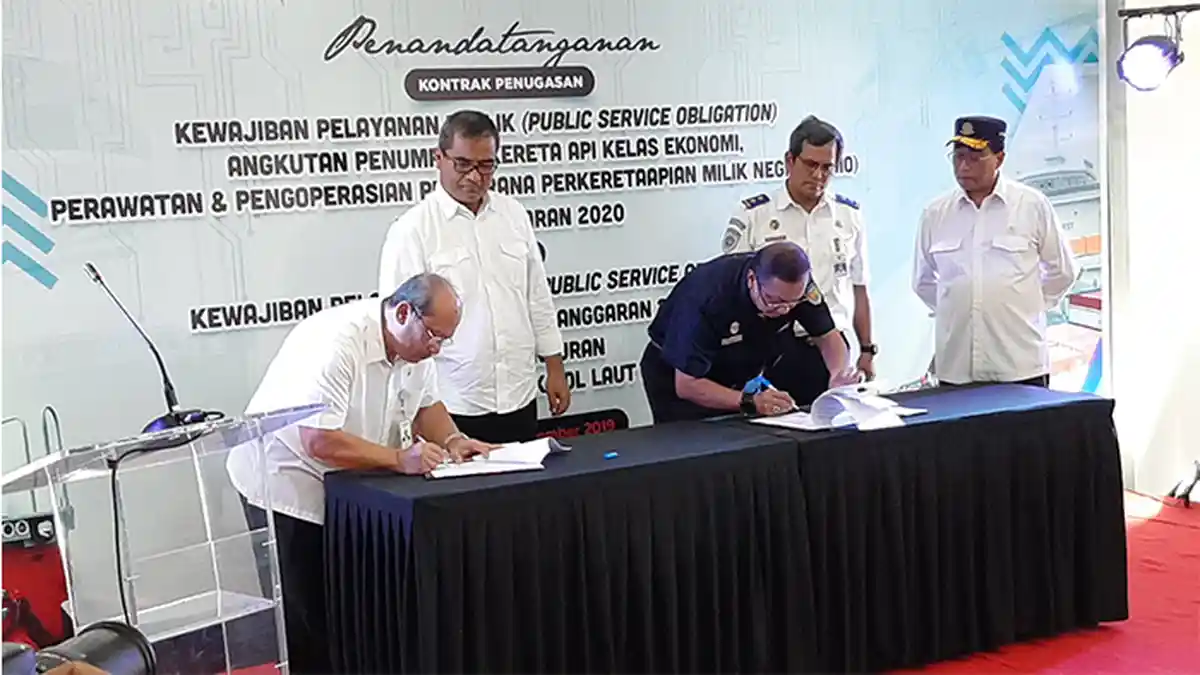 Kemenhub RI Tanda Tangani PSO Angkutan Laut dan Kereta Api di Stasiun Cirebon