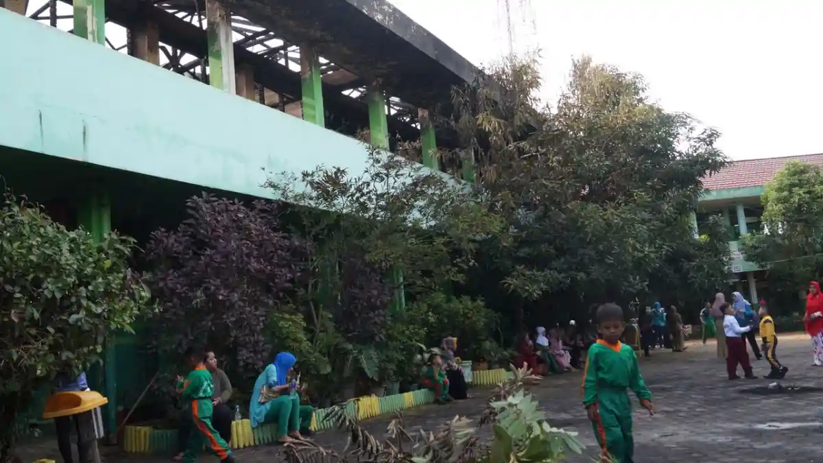 Kadisdik Banjar Tinjau Kondisi SDN Jawa 5 yang Terbakar
