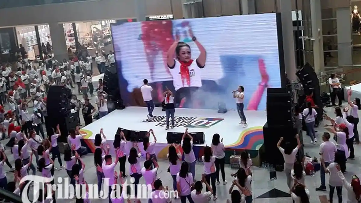 Influencer Surabaya Gelar Flash Mob,  Ribuan Orang Dukung Jokowi-Ma'ruf di Surabaya