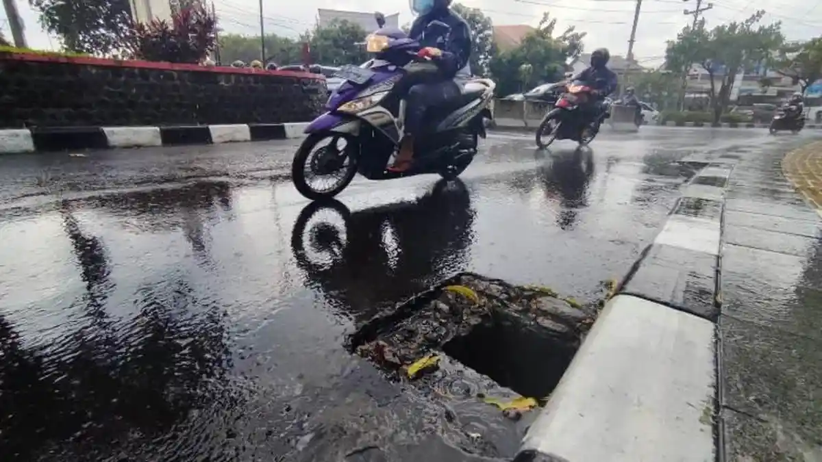 Dihargai Rp300 Ribu, Besi Penutup Drainase Jadi Favorit Maling Semarang