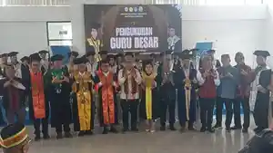 pengukuahn-dua-guru-besar-unika-ruteng-hari-ini.jpg