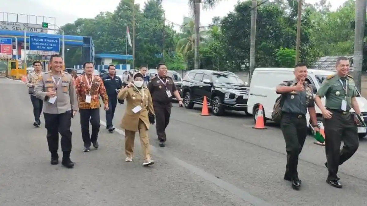 Kena Macet, Pj Bupati-Forkopimda Jalan Kaki 4 Km Datang ke Rakornas yang Dihadiri Presiden Jokowi
