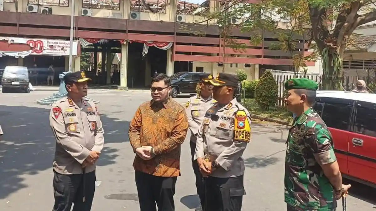 Kapolda Jatim Tinjau Titik Kerusakan di Kediri Raya, Ingatkan Hal Berikut