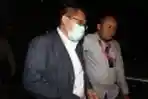 Terpinada Anas Masih Memakai Masker Usai Diperiksa KPK