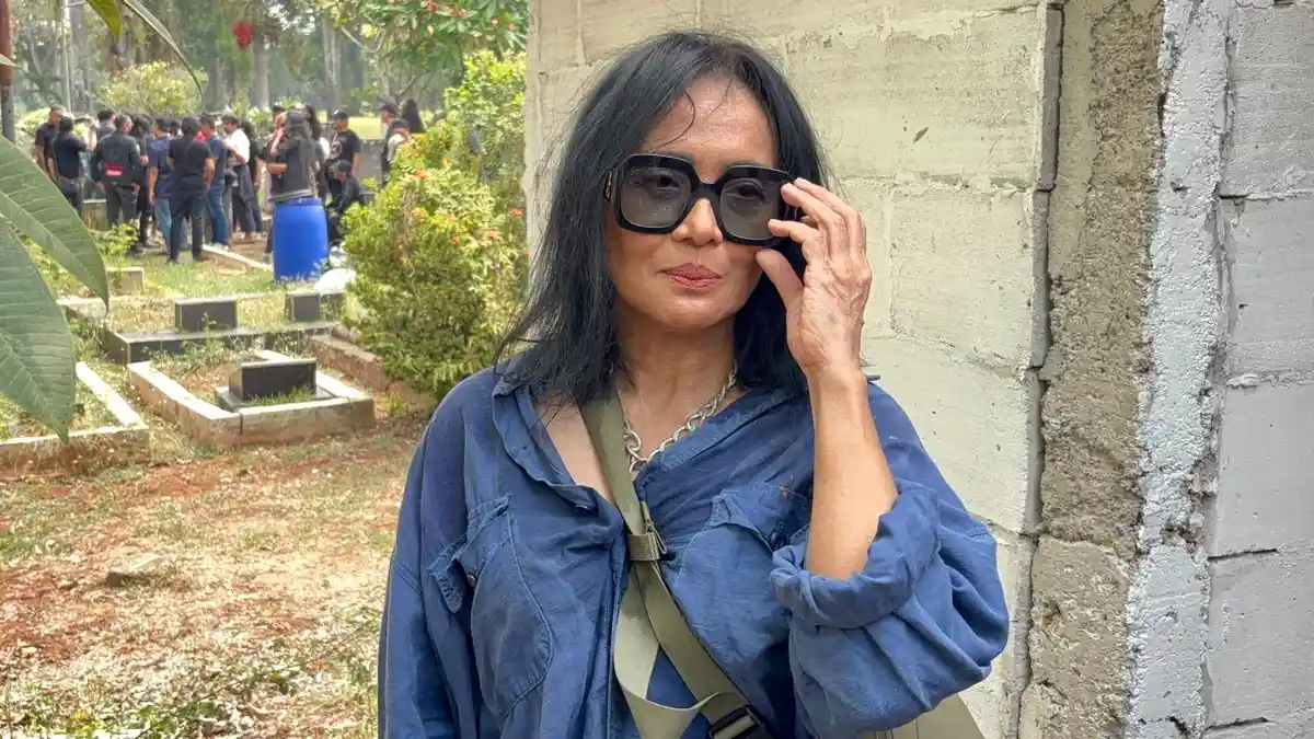 Atiek CB Menangis di Pemakaman Doddy Katamsi: Semoga Tetap Rock n Roll ...