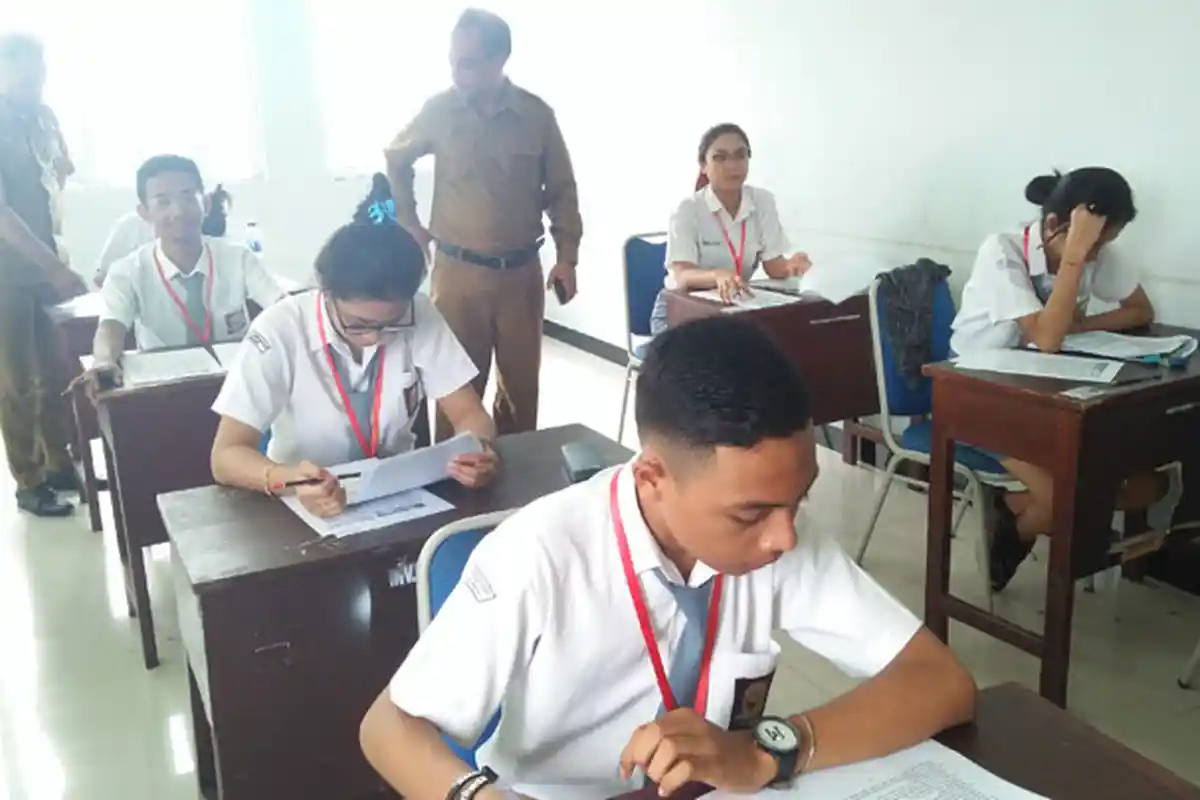 Lihat yang Dilakukan Guru dan Teman Menyambut Marion Jola Ikut Ujian di Sekolah