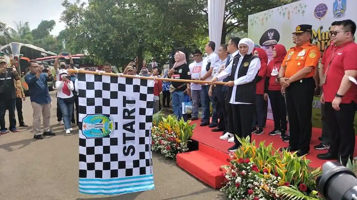 Gubernur Khofifah Berangkatkan 1.080 Peserta Mudik Gratis Warga Jawa Timur di Jabodetabek 