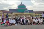 Ratusan-jamaah-Muhammadiyah-menggelar-salat-Idul-Fitri-di-Lapangan-Astaka.jpg