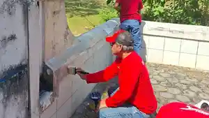 Kader-PDI-Perjuangan-Magetan-membersihkan-Punden-Desa-Gebyok-Kecamatan-Karangrejo.jpg