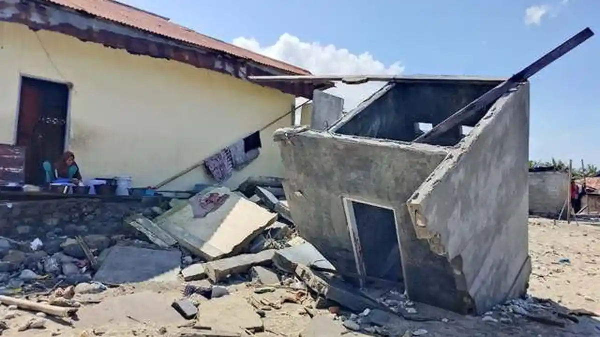 37 Rumah Warga dan Masjid di Maubasa, Ende Terancam Roboh Dihantam Abrasi