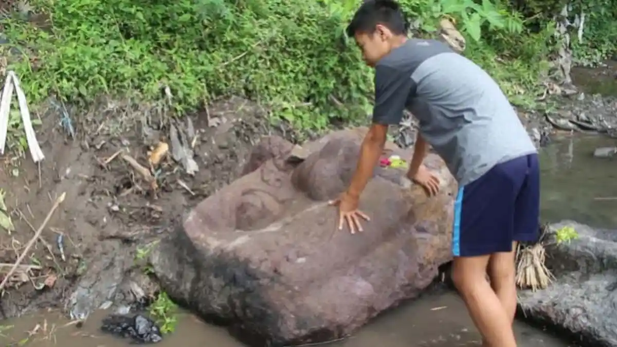 Heboh Penemuan Benda Diduga Candi Era Kerajaan Kadhiri, Warga Sebut Batu Mbah Pethul