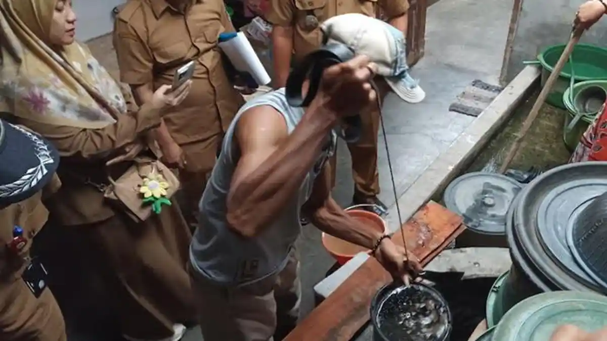 Sumur di Plosolor Kediri Diduga Tercemar, Hasil Pemeriksaan DLH Akan Diperoleh 2 Pekan Lagi